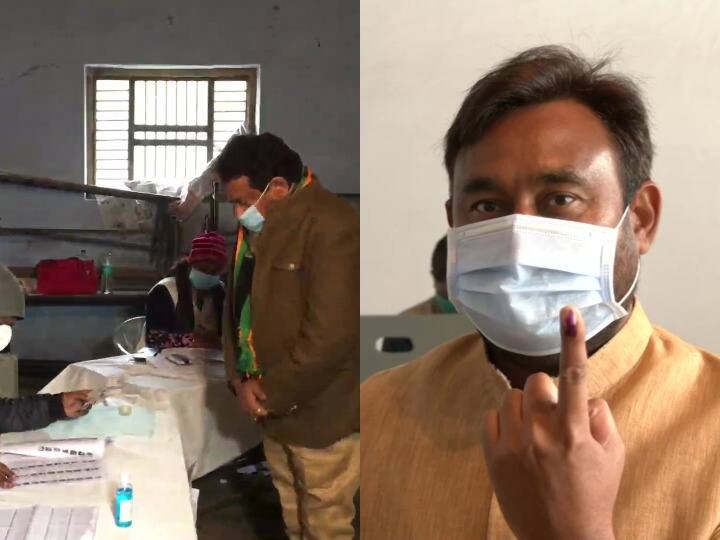 UP Election 2022: उत्तर प्रदेश में आज पहले चरण का मतदान शुरू हो गया है. मतदान केंद्रो पर वोट डालने के लिए सुबह 7 बजे ही लोगों की लंबी कतारे लगनी शुरू हो गई हैं. बता दें कि इस बार वोटिंग सुबह 7 बजे से शाम 6 बजे तक होने वाली है. वहीं आम जनता के साथ-साथ यूपी के कुछ नेताओं ने भी मतदान किया है. देखिए तस्वीरें.....