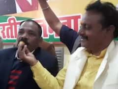 UP Election 2022: आजमगढ़ में आम आदमी पार्टी को झटका, प्रत्याशी बनाए जाने के बाद ये नेता हुआ बीजेपी में शामिल