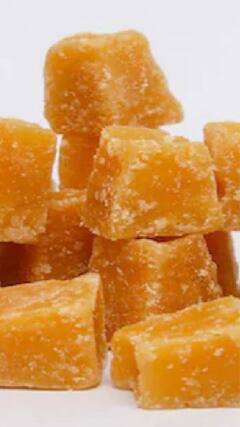 Jaggery: কোষ্ঠকাঠিন্য নির্মূল থেকে ত্বকের সমস্যা দূর করতে সহায়ক, কেন খাবেন গুড়?
