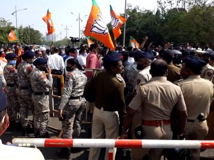 Congress-BJP party workers face to face in Nagpur! Tensions after agitation in front of nitin Gadkari's house नागपूरमध्ये काँग्रेस-भाजप कार्यकर्ते आमनेसामने! गडकरींच्या घरासमोर आंदोलनानंतर तणाव