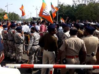नागपूरमध्ये काँग्रेस-भाजप कार्यकर्ते आमनेसामने! गडकरींच्या घरासमोर आंदोलनानंतर तणाव