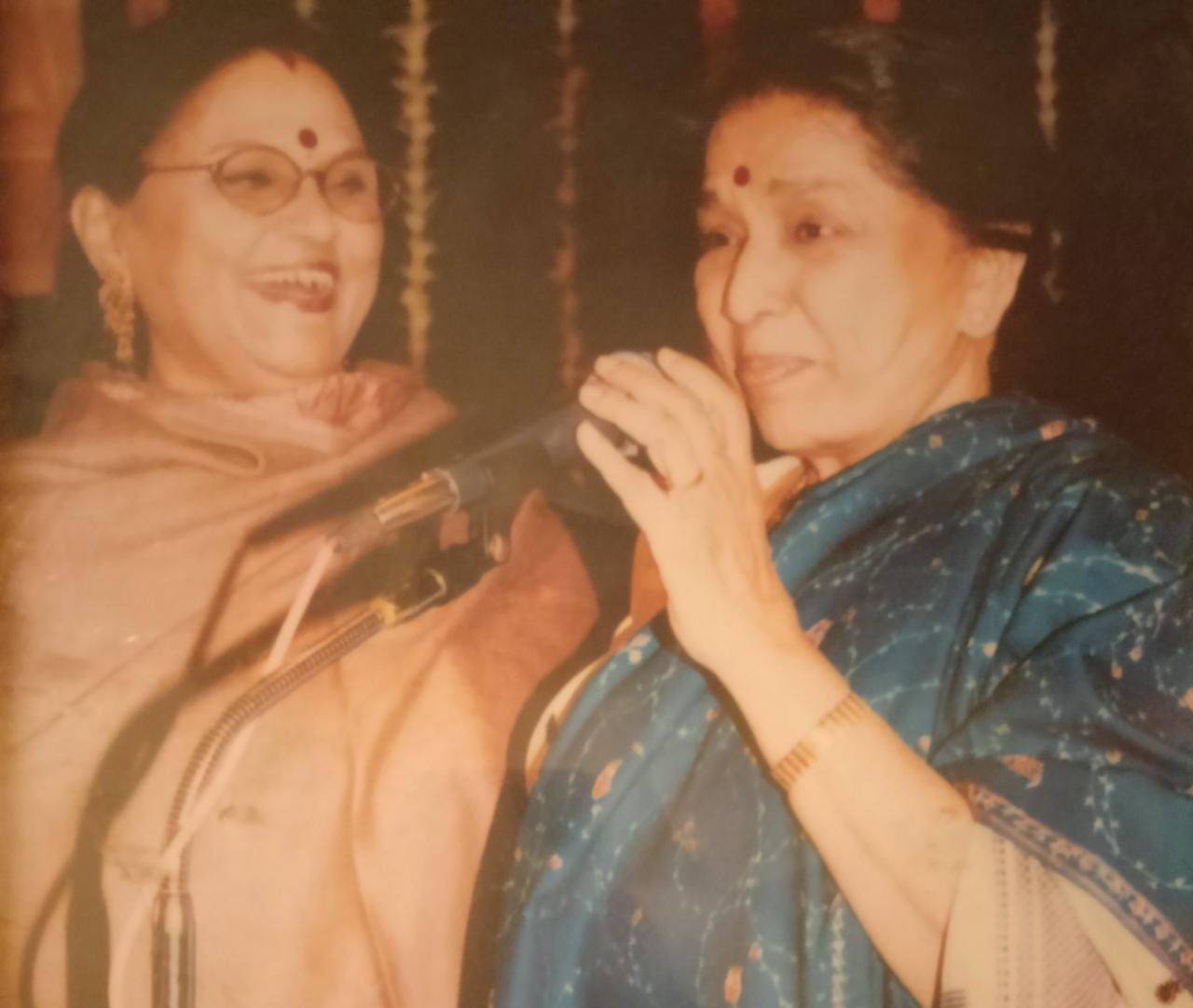 Maya Govind : प्रसिद्ध गीतकार आणि  कवयित्री माया गोविंद यांची प्रकृती खालावली ; उपचार सुरू