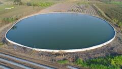 PHOTO : हा तलाव नाही तर विहीर! बीडच्या शेतकऱ्याची कमाल; दीड कोटी रुपये खर्चून बांधली महाकाय विहीर