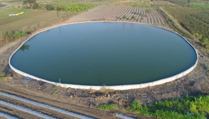 पण आज आम्ही तुम्हाला जी विहीर दाखवणार आहोत तशी विहीर तुम्ही नक्कीच यापूर्वी कधीच पाहिलेली नसेल