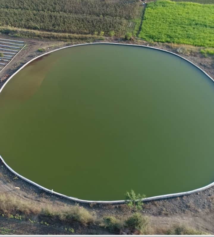 तुम्ही आम्ही प्रत्येकाने कधी ना कधी काठोकाठ पाण्यानं भरलेली विहीर नक्कीच बघितलेली आहे.