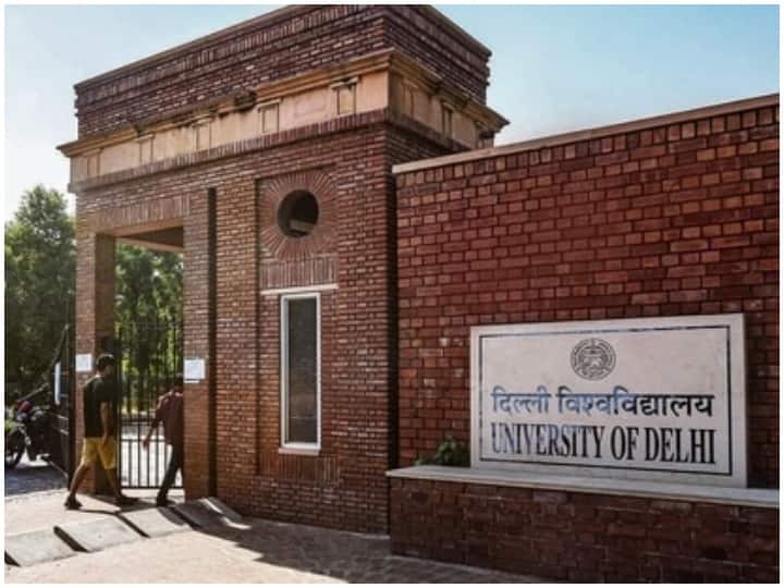 DU Re-opening Guidelines: दिल्ली यूनिवर्सिटी में इस डेट शुरू होंगी ऑफलाइन कक्षाएं, जानिए किन गाइडलाइंस का पालन करना होगा Delhi News Delhi University Reopening from this date for offline classes know guidelines DU Re-opening Guidelines: दिल्ली यूनिवर्सिटी में इस डेट शुरू होंगी ऑफलाइन कक्षाएं, जानिए किन गाइडलाइंस का पालन करना होगा