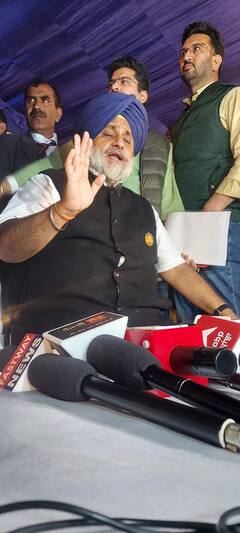 ਪੂਰਬੀ ਹਲਕੇ ਦੀ ਸ਼ਬਦੀ ਜੰਗ 'ਚ ਦਿਨ ਬ ਦਿਨ ਵੱਧ ਰਹੀ ਸ਼ਬਦੀ ਕੁੜੱਤਣ ਨੂੰ ਘੱਟ ਕਰਨ ਲਈ ਸੁਖਬੀਰ ਨੇ ਕੀਤੀ ਪਹਿਲ