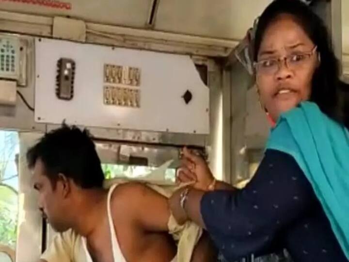 Woman arrested for attacking RTC bus driver in andra pradesh- watch video Watch video: என்னயா.! உரசுது...உரசுது..?! அரசு பஸ் டிரைவரை புரட்டி எடுத்தப் பெண்... வைரல் வீடியோ!