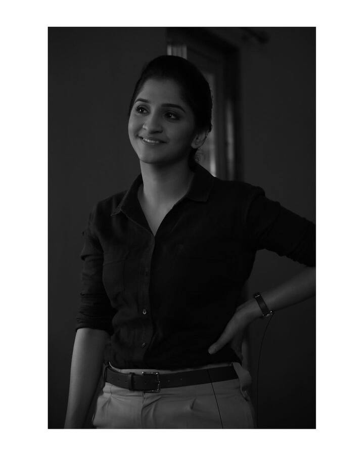 ‘राजा रानीची गं जोडी’ या कलर्स मराठीवरील मालिकेने पहिल्या भागापासून प्रेक्षकांची मनं जिंकली.(photo:shivani.sonarofficial_/ig)