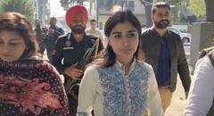 ਨਵਜੋਤ ਸਿੱਧੂ ਦੀ ਧੀ ਰਾਬੀਆ ਦਾ ਬਿਕਰਮ ਮਜੀਠੀਆ 'ਤੇ ਤਿੱਖਾ ਵਾਰ, ਮਜੀਠਾ 'ਚ ਕਰਿਆਨੇ ਦੀਆਂ ਦੁਕਾਨਾਂ ਤੋਂ ਵੀ ਮਿਲਦਾ ਚਿੱਟਾ