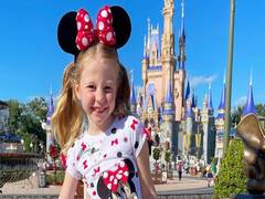 Watch: 7 साल की बच्ची ने इंटरनेट को बनाया कमाई का जरिया, कमाए 200 करोड़ रुपये