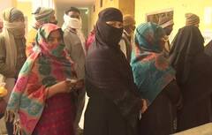 UP Elections: मतदान केंद्रों पर लोगों का दिख रहा वोटिंग को लेकर जोश, बुजुर्गों ने भी अपने मताधिकार का किया इस्तेमाल, देखें PICS