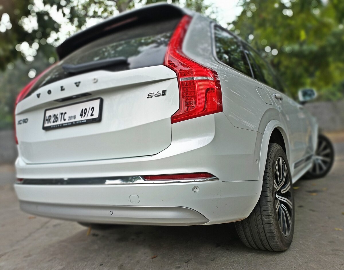 Volvo XC90 Review: पेट्रोल इंजन के साथ अपने प्रतिद्वंद्वियों पर भारी पड़ती है Volvo XC90, लुक, फीचर्स और परफॉर्मेंस शानदार