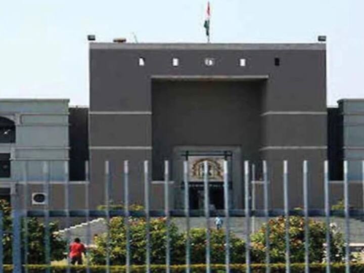Gujarat AMC fired five employees, accused of inappropriate language and misbehavior Gujarat News: गुजरात AMC ने पांच कर्मचारियों को निकाला, जानिए क्या थे इन पर आरोप