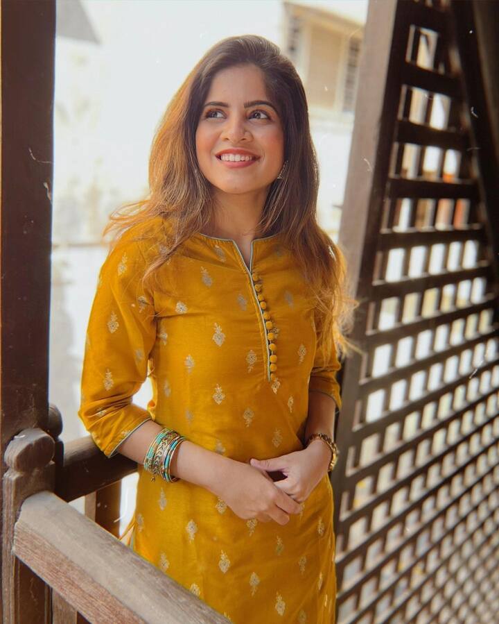 झी युवाच्या फ्रेशर्स मालिकेतील परी देशमुख हे पात्र तिने चांगलंच गाजवलं. (PHOTO : @khwabeeda_amruta/Instagram)