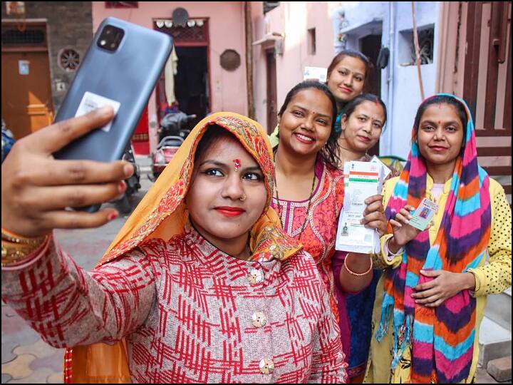 वर्ष 2017 के पिछले विधानसभा चुनाव में भाजपा ने पहले चरण की 58 में से 53 सीटों पर जीत हासिल की थी जबकि समाजवादी पार्टी और बहुजन समाज पार्टी को दो-दो सीटें मिली थी. इसके अलावा राष्ट्रीय लोकदल का भी एक प्रत्याशी जीता था.