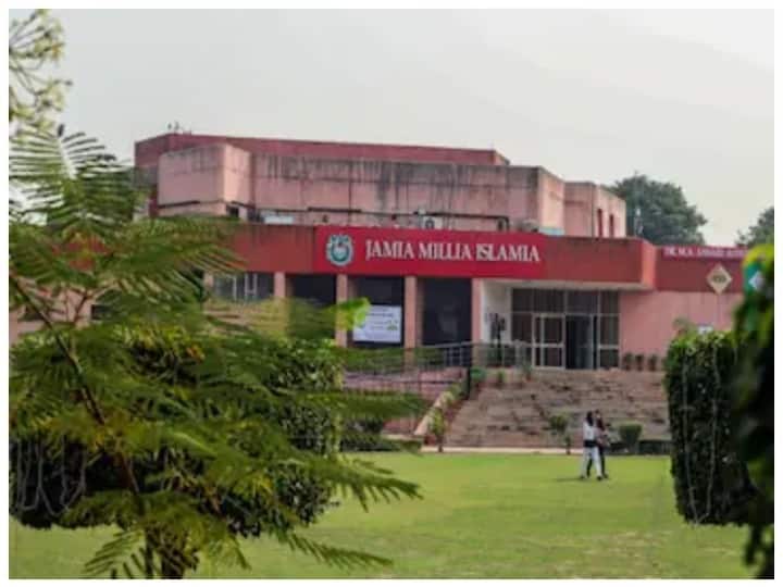 Delhi students of Jamia Millia Islamia Boycotted Online Class demand offline mode education Delhi News: कोविड-19 प्रतिबंध हटने के बाद भी जारी है JMI में ऑनलाइन क्लास, विरोध में उतरे छात्र