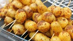 Tandoori Aloo Recipe: আঁচে অথবা মাইক্রোওয়েভে, আড্ডা জমবে তন্দুরি আলুতেই