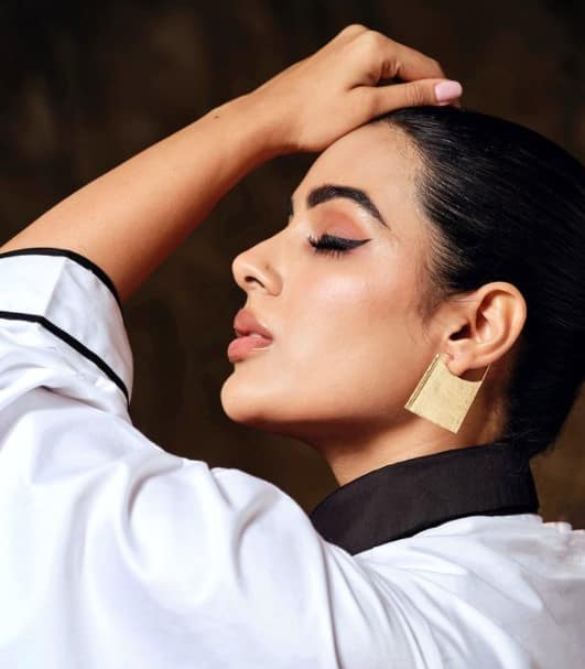 என்னை கொஞ்சம் மாற்றி என் நெஞ்சில் உன்னை ஊற்றி நீ மெல்ல மெல்ல என்னை கொல்லாதே