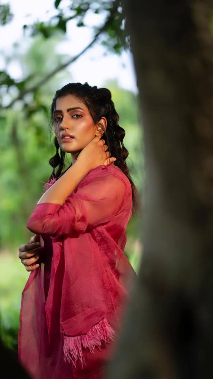 சிறு நெஞ்சை கொத்திய அழகு இன்று எந்தன் தோள் சாய்ந்ததே