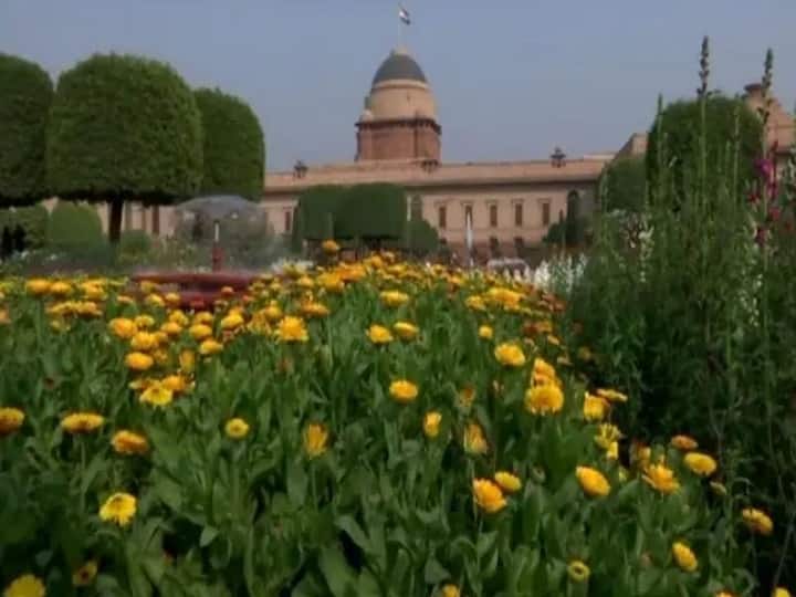 Mughal Gardens : आम लोगों के लिए 12 फरवरी से 16 मार्च तक खुलेगा मुगल गार्डेन Delhi Mughal Garden Re-Open: Mughal Gardens of President House will open for people from February 12 Mughal Gardens : आम लोगों के लिए 12 फरवरी से 16 मार्च तक खुलेगा मुगल गार्डेन