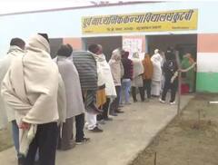 UP Elections : ਪੋਲਿੰਗ ਕੇਂਦਰਾਂ 'ਤੇ ਲੋਕਾਂ ਦਾ ਦਿਖ ਰਿਹਾ ਵੋਟਿੰਗ ਭਾਰੀ ਉਤਸ਼ਾਹ, ਬਜ਼ੁਰਗਾਂ ਨੇ ਵੀ ਆਪਣੀ ਵੋਟਿੰਗ ਦਾ ਇਸਤੇਮਾਲ, See Photos