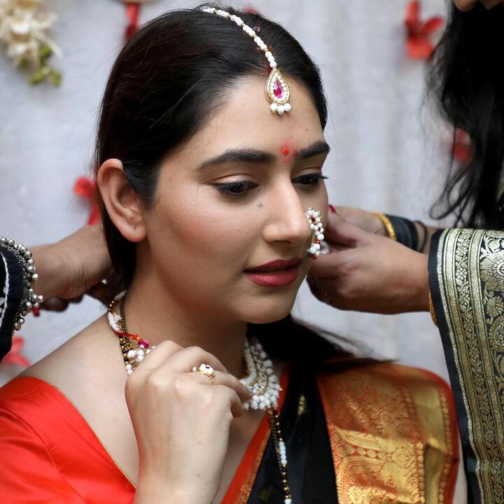 पण लग्नानंतर दिशा परमारने त्यांच्या पहिल्या संक्रांतीचे फोटो शेअर केलेत. (PHOTO: dishaparmar/IG)