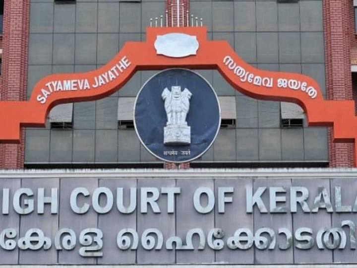 Kerala high court passes opinion in a police commissioner and his daughter defamation case, denies bail for the accused அப்பாவும் மகளும் ஒன்றாக நடக்கக்கூட முடியாதா? கேரள உயர்நீதிமன்றம் தெரிவித்தது என்ன?