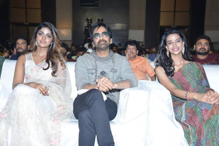 రవి తేజాతో డింపుల్ హయతి, మీనాక్షి చౌదరి