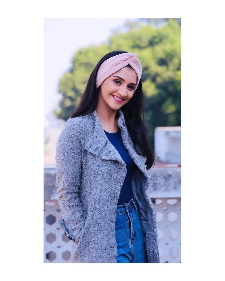 शिवानी सोशल मीडियावर मोठ्या प्रमाणावर सक्रिय असते. (photo:shivani.sonarofficial_/ig)