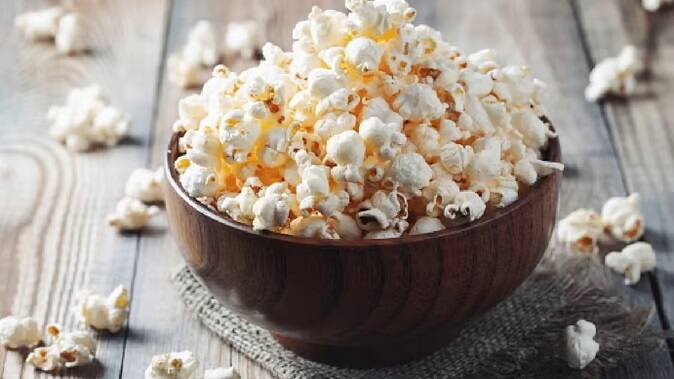 Surprising benefits of popcorn amazing benefits of eating popcorn popcorn khane ke fayde પોપકોર્ન ખાવાના છે જબરદસ્ત ફાયદા, તણાવ ઘટાડવાની સાથે આ બીમારીને કરી દે છે છૂમંતર