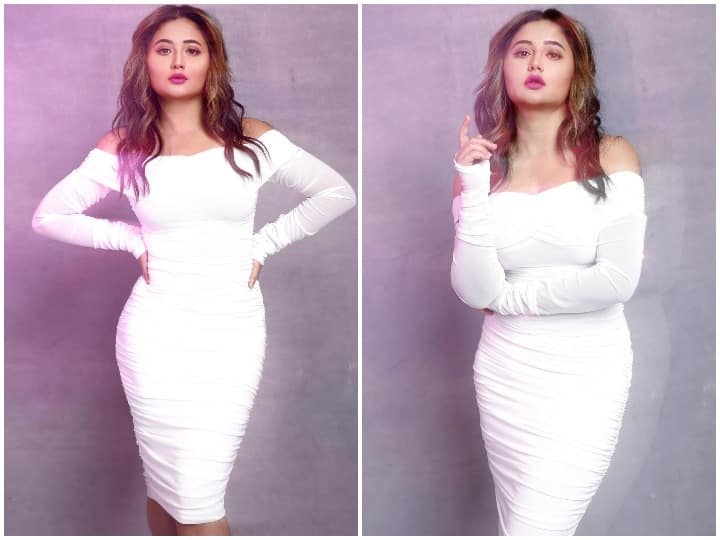 Rashami Desai Instagram: बिग बॉस (Bigg Boss) के घर में जाने के बाद से रश्मि देसाई (Rashami desai) की पॉपुलैरिटी में चार चांद लग चुके हैं. फैंस अब रश्मि (Rashami) से जुड़े हर अपडेट को जानने के लिए काफी बेताब हैं. इसी बीच रश्मि (Rashami Desai Glamours Photo) की कुछ ग्लैमरस तस्वीरों ने सोशल मीडिया पर धमाल मचा रखा है.