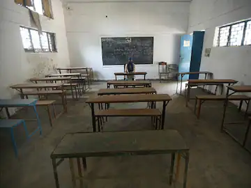 Nanded School : नांदेड जिल्ह्यात चक्क शाळा गेली चोरीला! चोरट्यांनी खिडक्या, दरवाजेही शिल्लक सोडल्या नाही