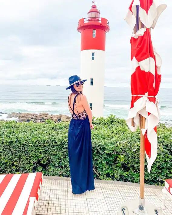 নজরকাড়া কিছু লুকের ছবি ড্য়ানিয়েলে তাঁর ইনস্টাগ্রামে পোস্ট করেছেন। যেখানে তাঁকে বেশ লাস্যময়ী লাগছে।