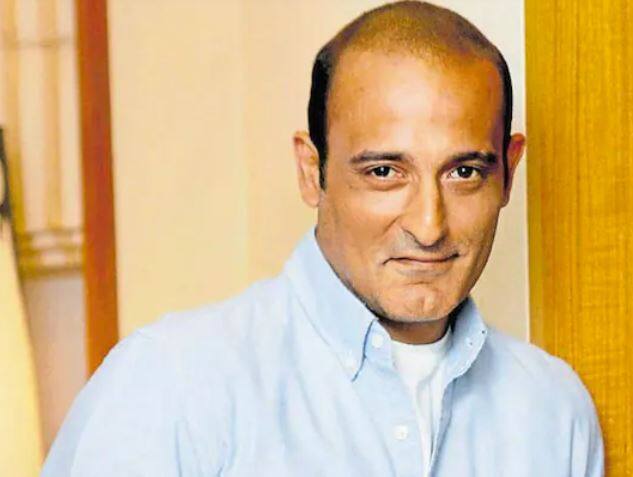 Akshay Khanna- ਬਾਲੀਵੁੱਡ ਸਟਾਰ ਅਕਸ਼ੇ ਖੰਨਾ ਵੀ ਇਸ ਸ਼ੋਅ 'ਚ ਨਜ਼ਰ ਨਹੀਂ ਆਏ। ਅਕਸ਼ੈ ਖੰਨਾ ਅਜੇ ਵੀ ਫਿਲਮਾਂ 'ਚ ਨਜ਼ਰ ਆਉਂਦੇ ਹਨ ਅਤੇ ਉਨ੍ਹਾਂ ਦੇ ਕਿਰਦਾਰਾਂ ਨੂੰ ਪ੍ਰਸ਼ੰਸਕਾਂ ਵਲੋਂ ਕਾਫੀ ਪਸੰਦ ਕੀਤਾ ਜਾਂਦਾ ਹੈ ਪਰ ਉਹ ਫਿਲਮ ਦੀ ਪ੍ਰਮੋਸ਼ਨ ਲਈ ਕਦੇ ਕਪਿਲ ਦੇ ਸ਼ੋਅ 'ਚ ਨਹੀਂ ਪਹੁੰਚੇ।