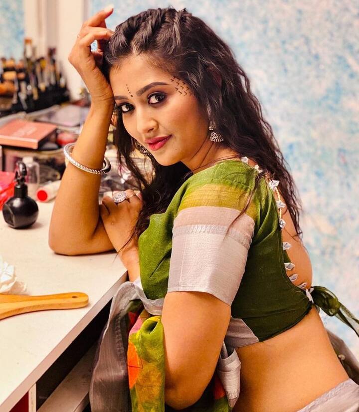 పూజా జవేరీ అందాల జాతర, చూపు తిప్పుకోవడం కష్టమే! - Image Credit: Pooja Jhaveri/Instagram