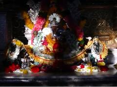 दगडूशेठ गणपतीला 'सूर्यकिरणांचा महाभिषेक'; जाणून घ्या 'या' मागील कारण, पाहा फोटो