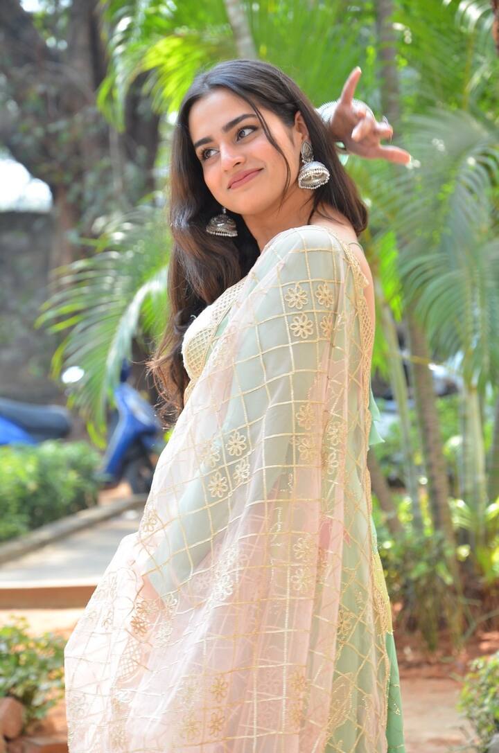 'కలర్‌ఫొటో'కు దర్శకత్వం వహించిన సందీప్ రాజ్.. ఈ సినిమాకు కథ, స్క్రీన్ ప్లే, మాటలు అందించాడు. కాల భైరవ సంగీత దర్శకుడు.  గంగాధర్ దర్శకుడిగా తెలుగు తెరకు పరిచయం అవుతున్నారు. ఈ సినిమాతో టాలీవుడ్ లో అడుగుపెడుతున్నా...ఇక్కడ మంచి భవిష్యత్ ఉంటుందని ఆశిస్తున్నా అంది.