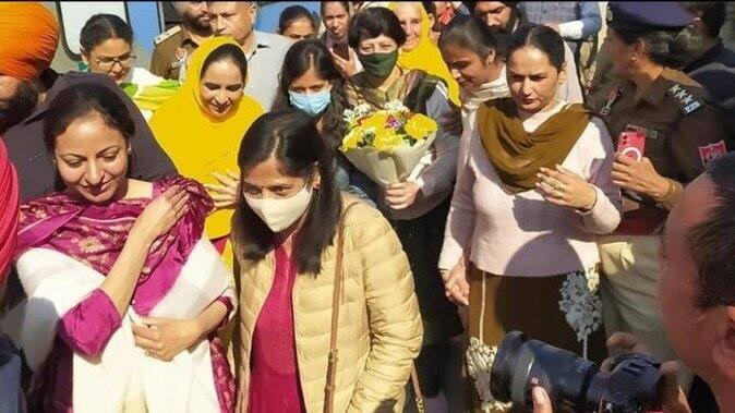 Punjab Assembly Elections : Sunita Kejriwal arrives to seek votes for Bhagwant Mann In Dhuri ਪੰਜਾਬ ਵਿਧਾਨ ਸਭਾ ਚੋਣਾਂ : ਦਿਓਰ ਭਗਵੰਤ ਮਾਨ ਲਈ ਵੋਟਾਂ ਮੰਗਣ ਪਹੁੰਚੀ ਸੁਨੀਤਾ ਕੇਜਰੀਵਾਲ ,ਲੋਕਾਂ ਨੂੰ ਕੀਤੀ ਇਹ ਅਪੀਲ 