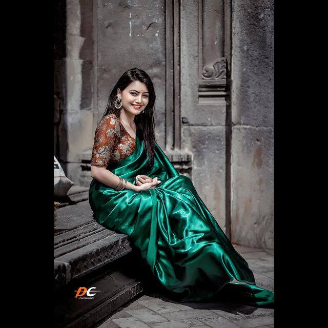नुकतंच तिने देवीचं दर्शन घेतलं त्याचे अनेक फोटो तिने शेअर केलेत.  (photo:sonalipatil_official/ig)
