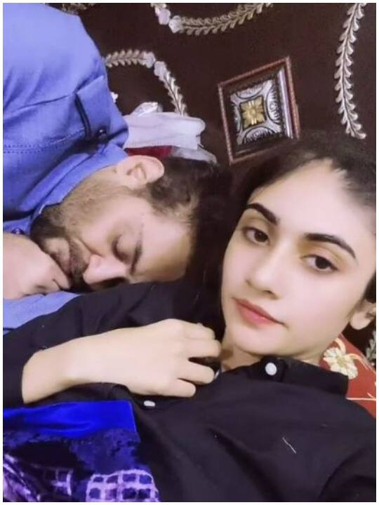 एक अन्य वीडियो में उन्हें डॉ आमिर लियाकत हुसैन के साथ देखा गया है. जिसके कैप्शन में उन्होंने लिखा 'गुडमॉर्निंग पाकिस्तान, खासकर कराची, मेरा नया घर.'