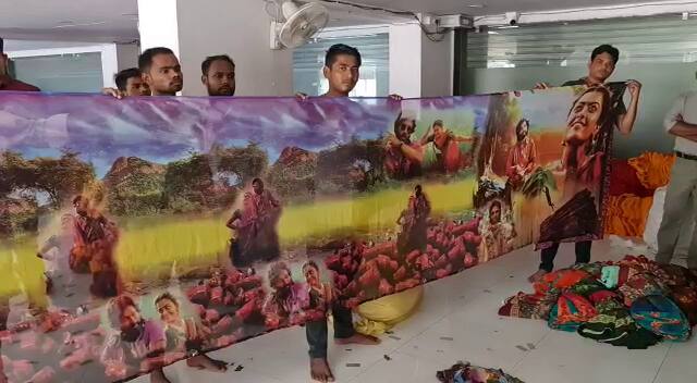 નોંધનીય છે કે, પુષ્પા ફિલ્મ રિલીઝ થયા પછી તેના અનેક મેમ્સ બની રહ્યા છે
