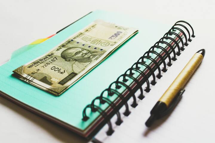 मुख्यमंत्र्यांनी कर्मचाऱ्यांना 3 टक्के अतिरिक्त महागाई भत्ता देण्याची घोषणा केली आहे. यापुढे राज्यातील कर्मचाऱ्यांना 31 टक्के महागाई भत्त्याचा लाभ मिळणार आहे. यासाठी सरकारी तिजोरीतून 500 कोटी रुपये खर्च केले जाणार आहेत.