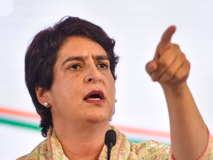 UP Election 2022: Congress Leader Priyanka Gandhi news in hindi UP Election: प्रियंका गांधी के तीखे तेवरों से क्या कांग्रेस तलाश लेगी अपनी जमीन?