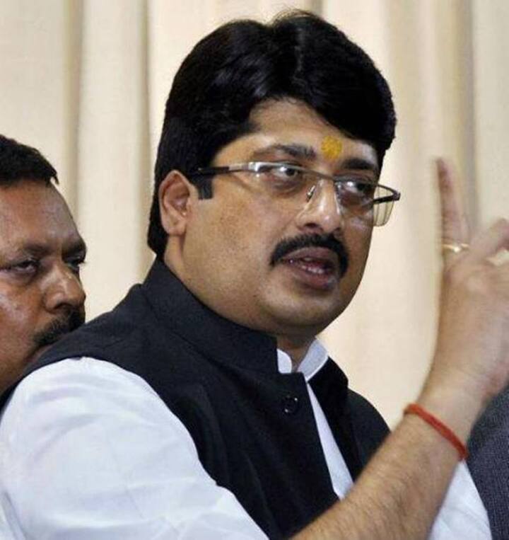 राजा भैया ने बताया था कि मायावती के यूपी सीएम रहते हुए उन पर चोरी, डकैती से जान से मारने की धमकी देने तक जैसे मामलों में एफआईआर दर्ज हुई थी.