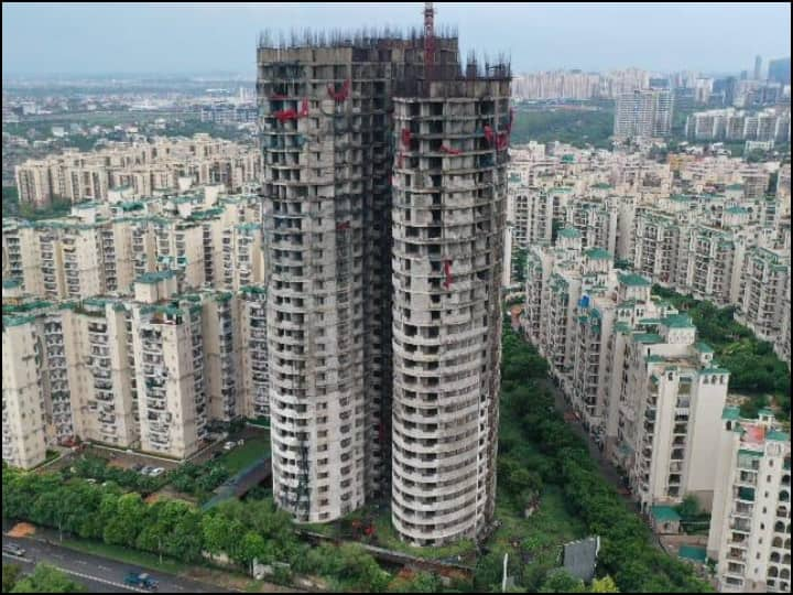 Demolition of illegal buildings of Supertech Emerald twin tower started Know in detail ANN सुपरटेक एमराल्ड की अवैध इमारतों को गिराने का काम शुरू, आसपास के लोगों में बढ़ी चिंता