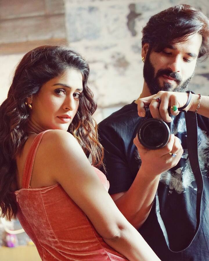 పాయల్ పీకల్లోతు ప్రేమలో పడినట్టు వార్తలొచ్చాయి. ఆ వార్తలను నిజమే అన్నట్టు సోషల్ మీడియాలో పోస్టులు పెట్టింది పాయల్. అతడిని కూడా అభిమానులకు పరిచయం చేసింది.  -Image credit: PaayalRajputh/Instagram