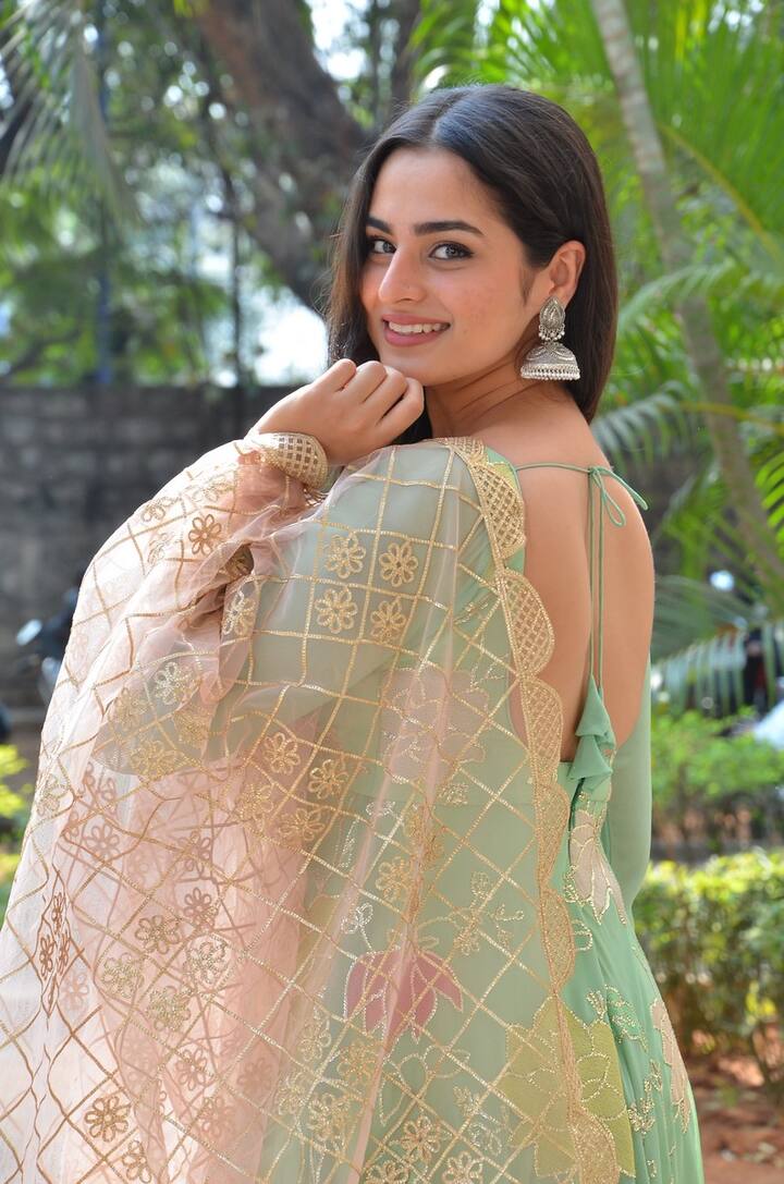'ముఖచిత్రం' హీరోయిన్ ఆయేషా ఖాన్