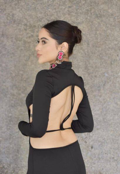 ઉર્ફીએ તસવીરો શેર કરતા રસપ્રદ કેપ્શન લખ્યું છે. ફેન્સ ઉર્ફીની તસવીરો પણ કોમેન્ટ કરતા પોતાને રોકી શકતા નથી.