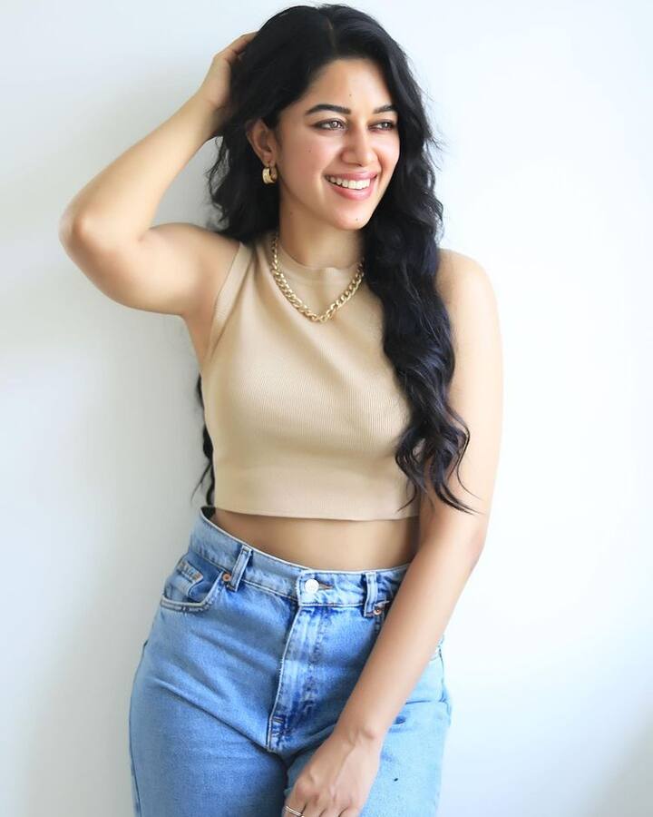 மனசோ இப்போ தந்தியடிக்குது மாமன் நடைக்கு மத்தல டம் டம்